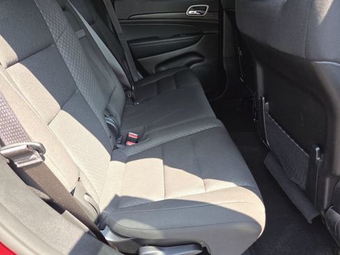 Used 2021 Jeep Grand Cherokee Laredo w/ Security & Convenience Group AWD/4WD image 25