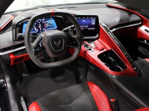 Used 2023 Chevrolet Corvette Stingray Premium Conv w/ 3LT image 2