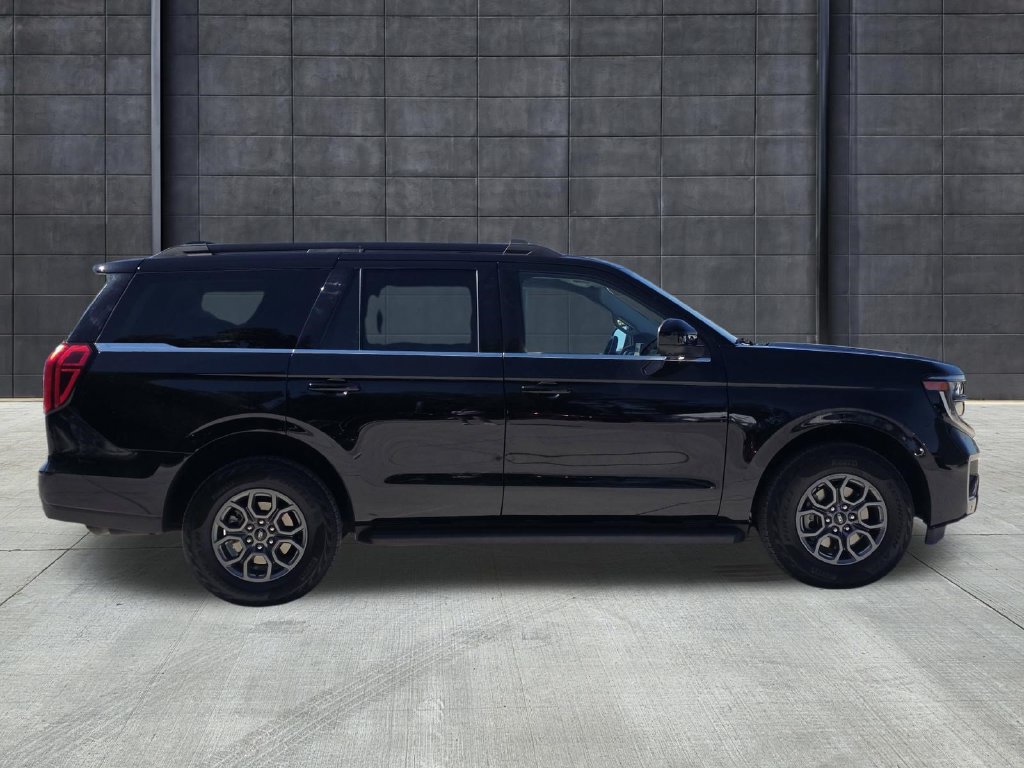 Used 2025 Ford Expedition Active RWD image 4