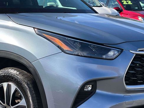 Used 2024 Toyota Highlander XLE image 7