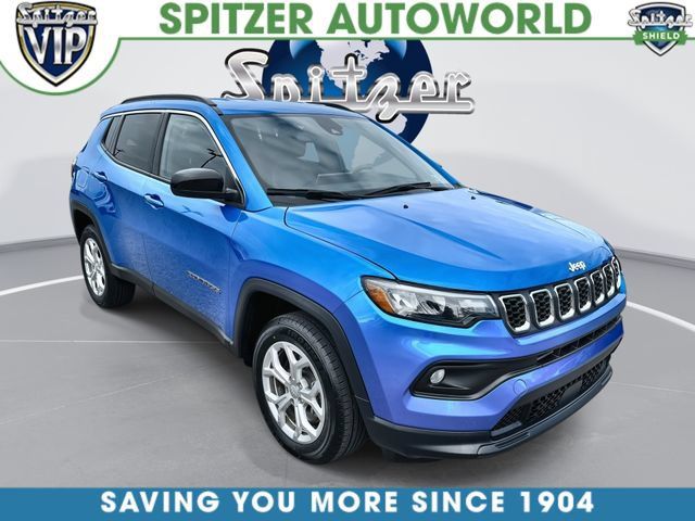 Used 2024 Jeep Compass Latitude AWD/4WD image 1