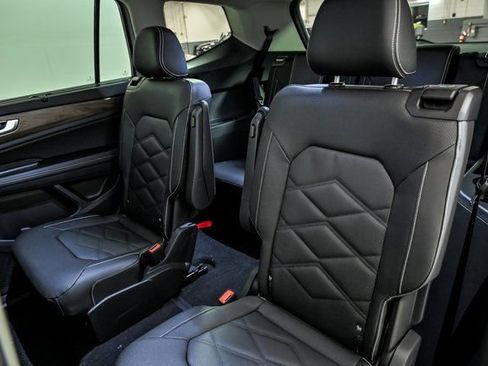 New 2026 Volkswagen Atlas SE image 8