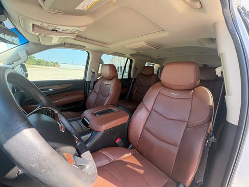 Used 2017 Cadillac Escalade Luxury RWD image 30