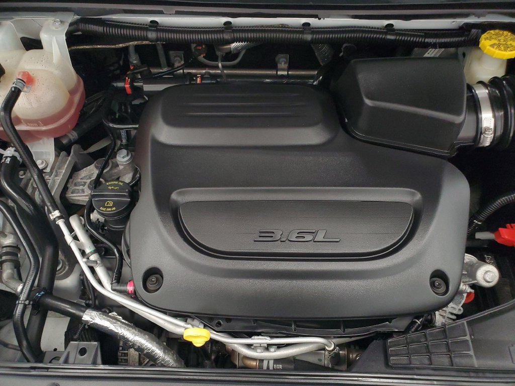 Used 2023 Chrysler Voyager LX FWD image 5