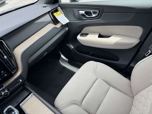 New 2026 Volvo XC60 B5 Core w/ Protection Package image 15