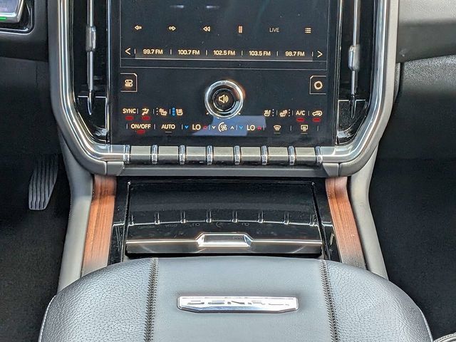 Used 2025 GMC Yukon XL Denali AWD/4WD image 20