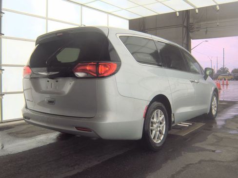 Used 2023 Chrysler Voyager LX FWD image 7