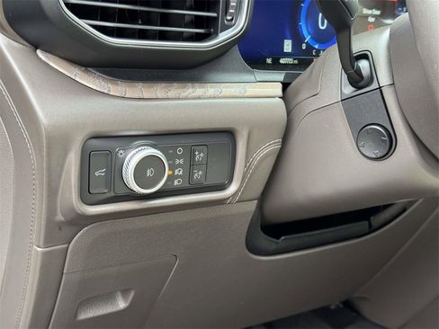Used 2022 Ford Explorer Platinum w/ Equipment Group 601A image 9