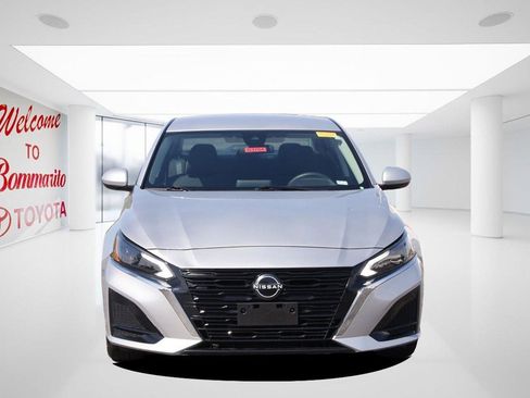 Used 2023 Nissan Altima 2.5 SV FWD image 4