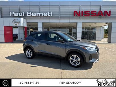 New 2025 Nissan Kicks Play S