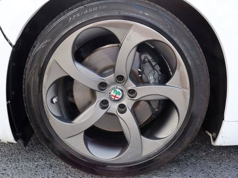 Used 2018 Alfa Romeo Giulia RWD image 27