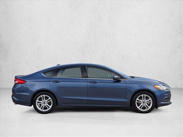 Used 2018 Ford Fusion SE w/ Fusion SE Technology Package FWD image 4