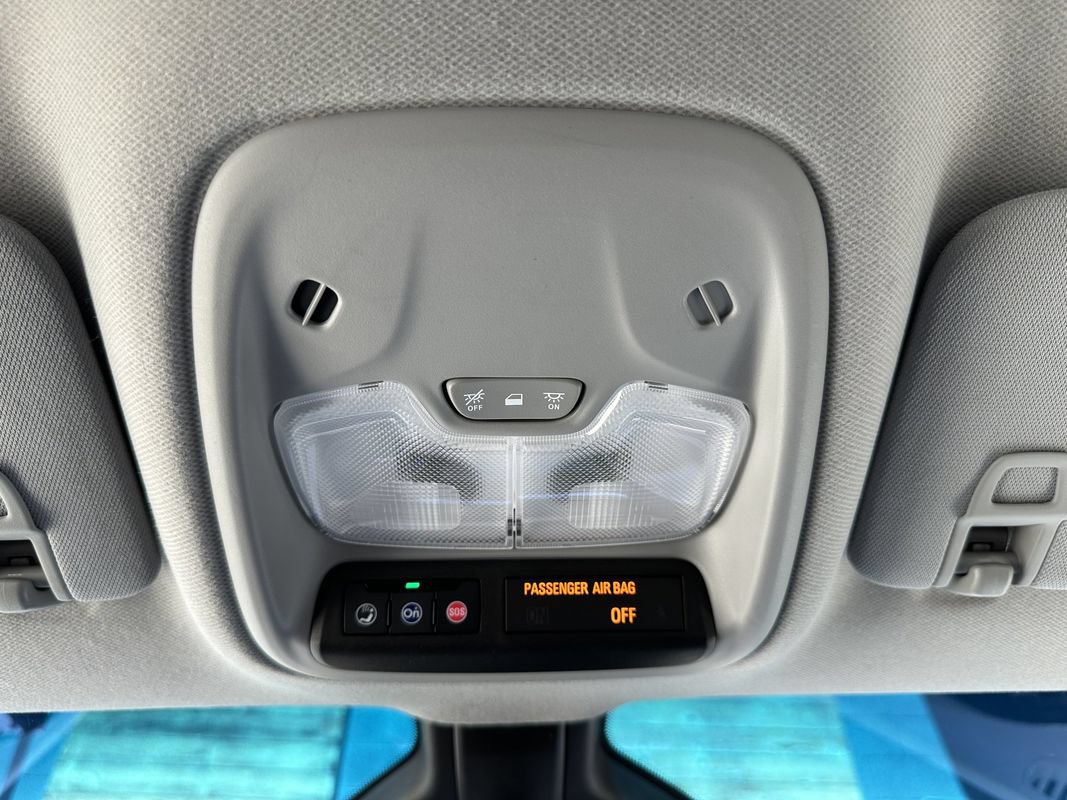 Used 2019 Chevrolet Bolt Premier w/ Infotainment Package FWD image 34