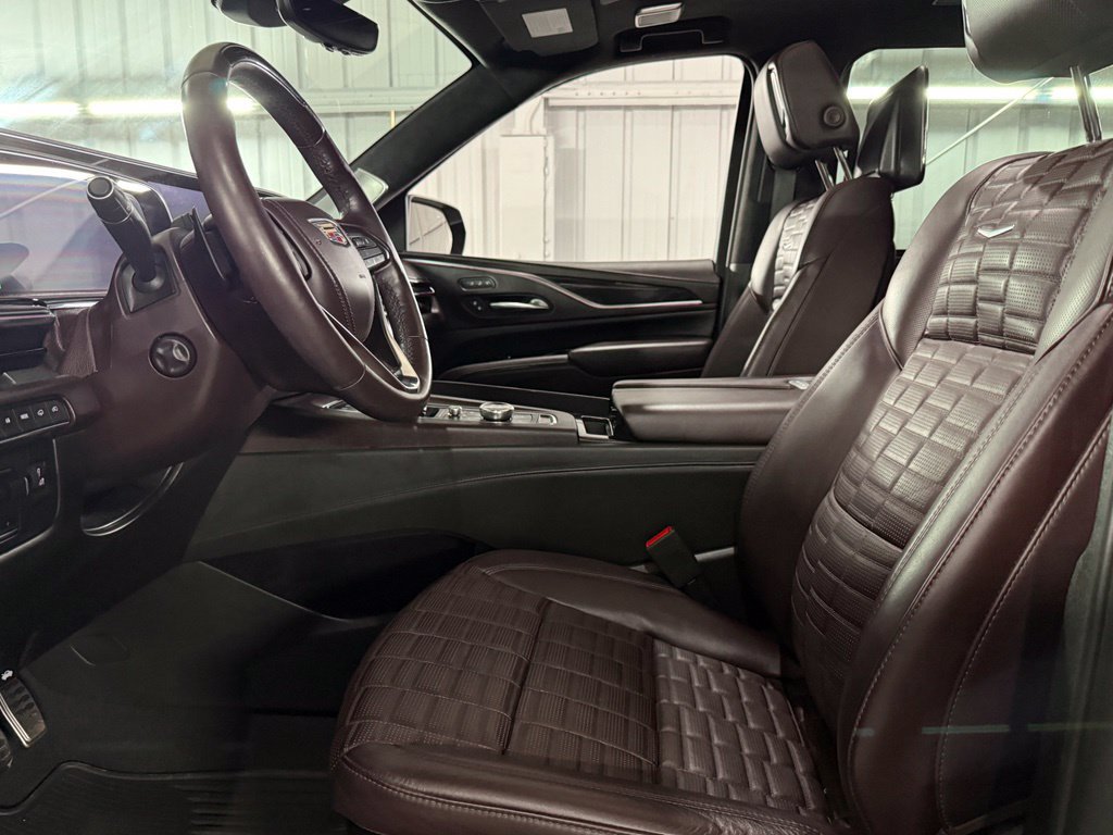 Used 2023 Cadillac Escalade ESV Sport Platinum w/ Heavy-Duty Trailer Package AWD/4WD image 19