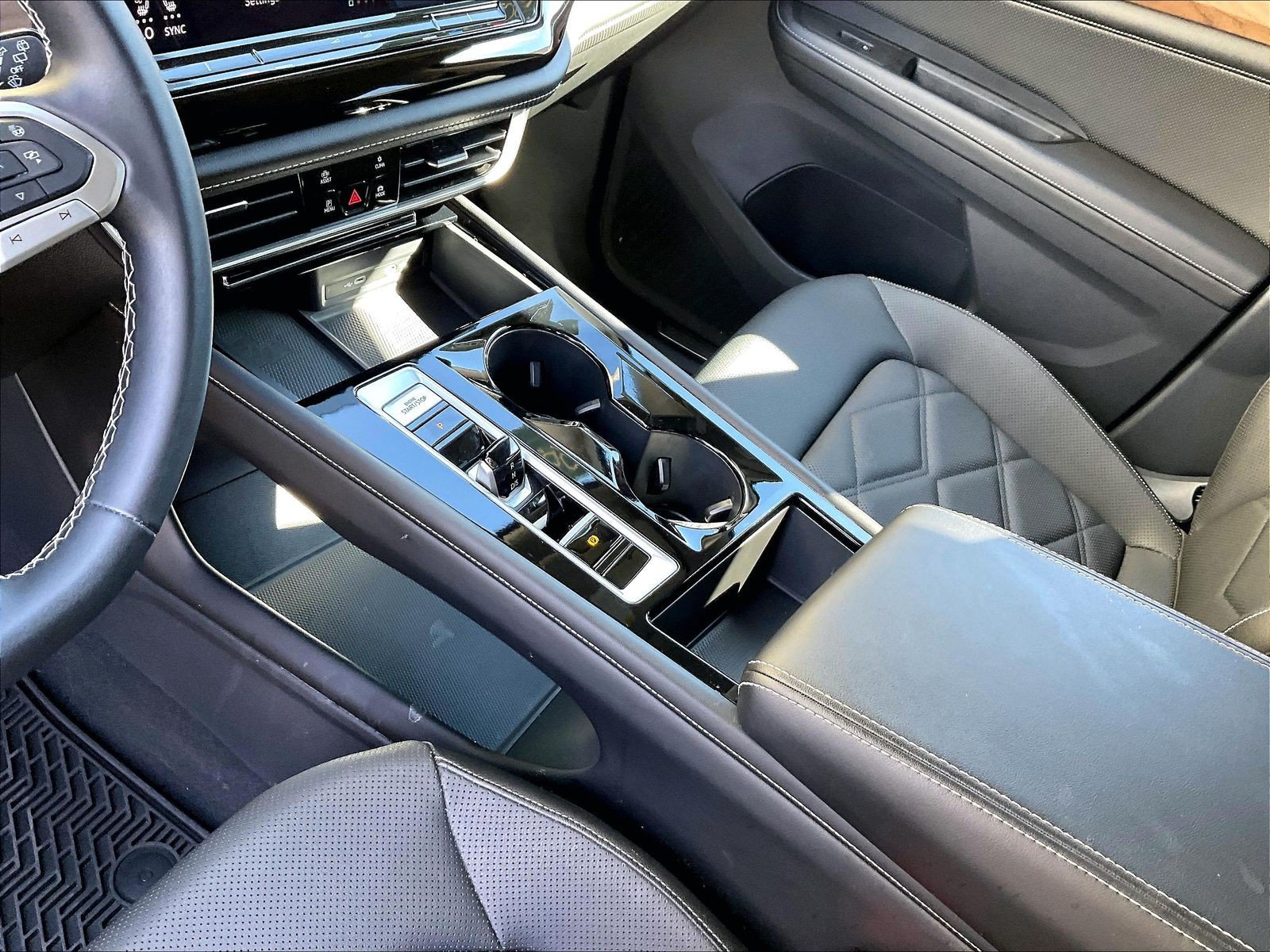 Certified 2024 Volkswagen Atlas SE FWD image 17