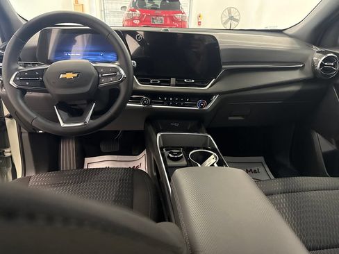 New 2026 Chevrolet Equinox LT FWD image 13
