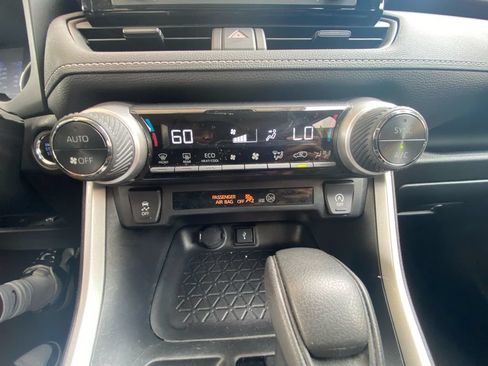 Used 2022 Toyota RAV4 XLE AWD/4WD image 22