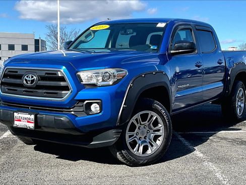 Used 2017 Toyota Tacoma SR5 w/ Tow Package image 1