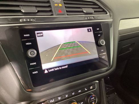 Used 2021 Volkswagen Tiguan SEL w/ 3rd Row Seat Package AWD/4WD image 32