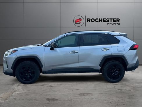 Used 2021 Toyota RAV4 LE AWD/4WD image 2