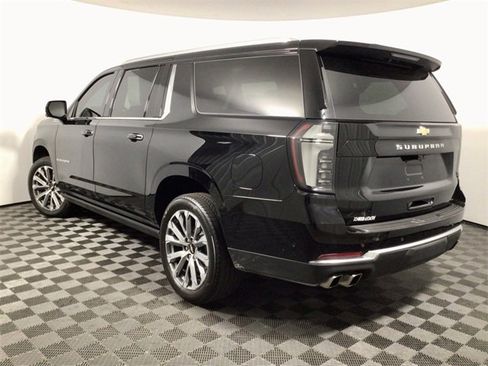Used 2025 Chevrolet Suburban High Country image 9