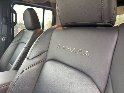 Used 2024 Jeep Wrangler Unlimited Sahara AWD/4WD image 9