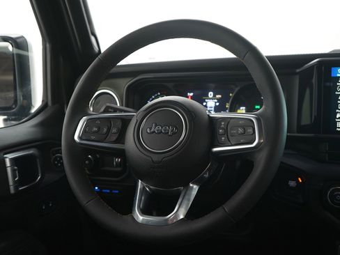 Used 2024 Jeep Wrangler High Altitude AWD/4WD image 14