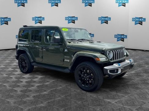 Used 2024 Jeep Wrangler Unlimited Sahara w/ Technology Group AWD/4WD image 7