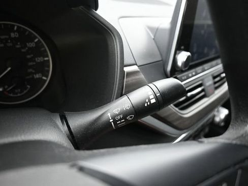 Used 2025 Nissan Altima 2.5 SV FWD image 23