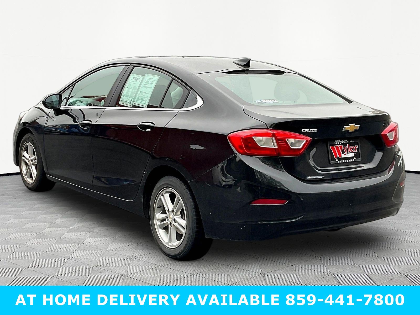 Used 2017 Chevrolet Cruze LT FWD image 4
