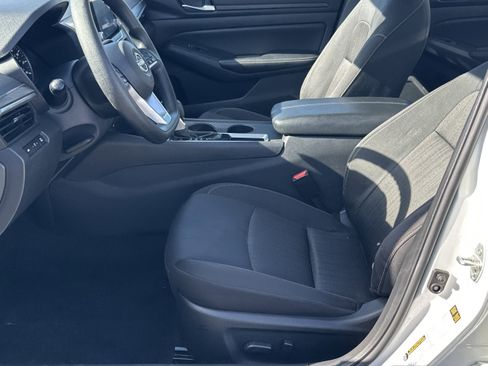 Used 2025 Nissan Altima 2.5 SV image 9