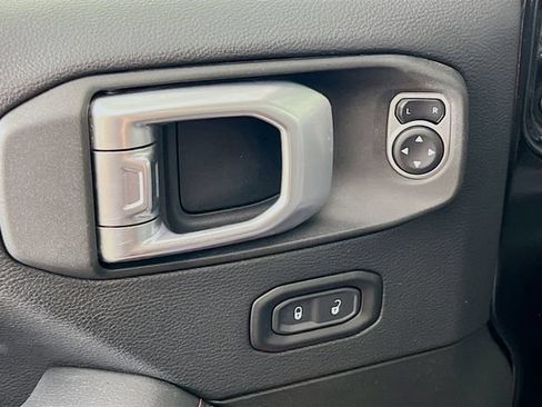 Used 2019 Jeep Wrangler Unlimited Rubicon w/ LED Lighting Group AWD/4WD image 9