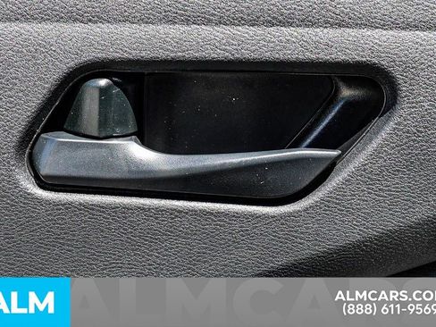 Used 2025 Nissan Pathfinder S image 59