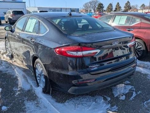 Used 2019 Ford Fusion SE image 4