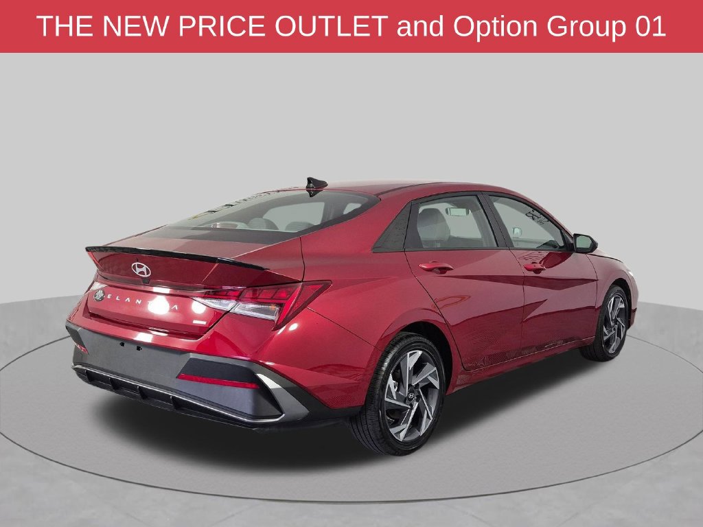 Used 2025 Hyundai Elantra SEL FWD image 4