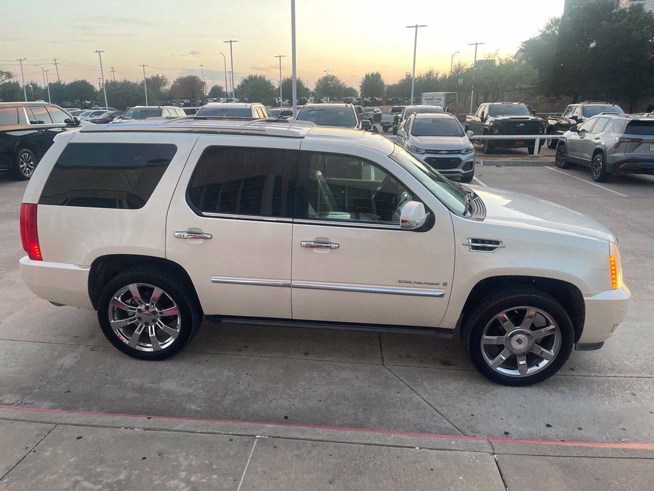 Used 2009 Cadillac Escalade AWD image 1