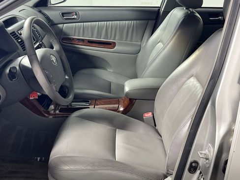 Used 2005 Toyota Camry XLE FWD image 14