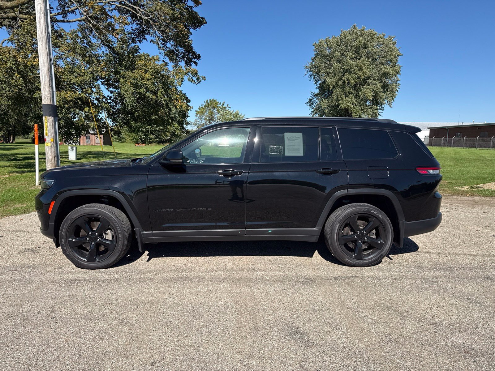 Certified 2025 Jeep Grand Cherokee L Altitude AWD/4WD image 1