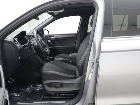 Certified 2024 Volkswagen Tiguan SE R-Line AWD/4WD image 5
