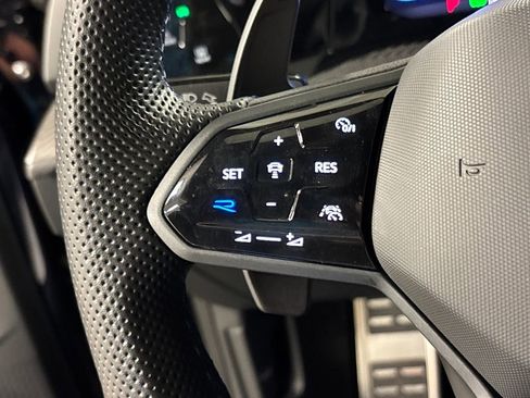 Used 2023 Volkswagen Golf 20th Anniversary Edition image 31