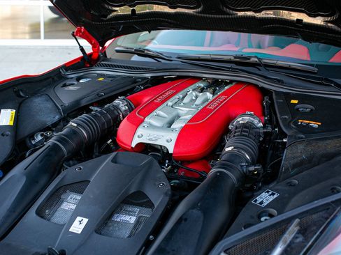 Used 2020 Ferrari 812 Superfast RWD image 46