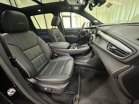 Certified 2025 Buick Enclave Avenir AWD/4WD image 27