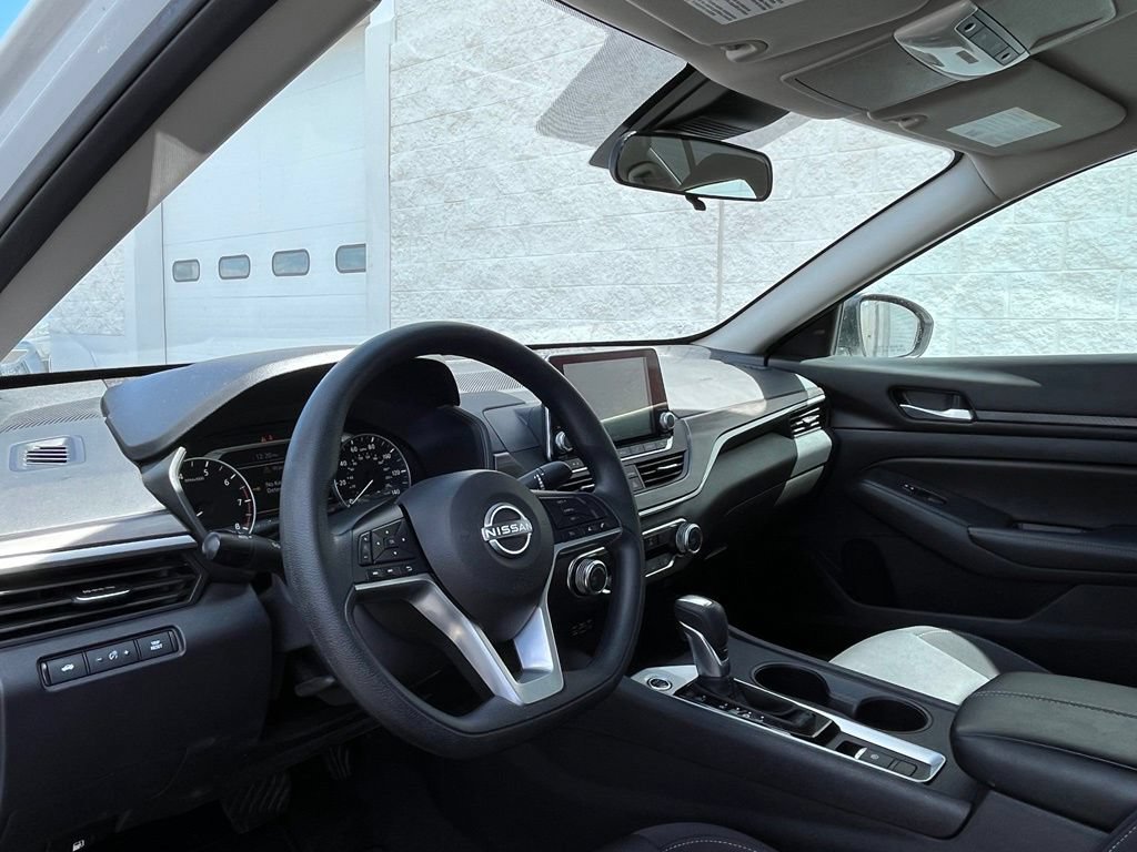 Used 2025 Nissan Altima 2.5 SV AWD/4WD image 9