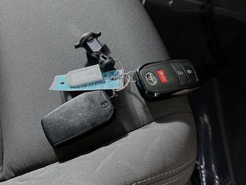Used 2025 Toyota Tacoma SR5 RWD image 36