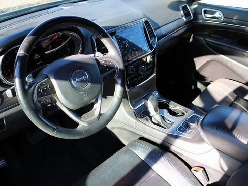 Used 2021 Jeep Grand Cherokee Limited w/ Luxury Group II image 2