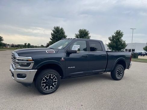 Used 2025 RAM 3500 Limited AWD/4WD image 4