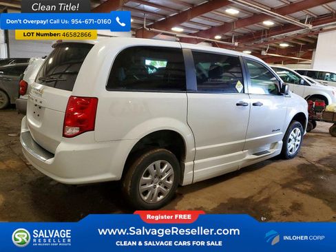 Used 2019 Dodge Grand Caravan SE image 2