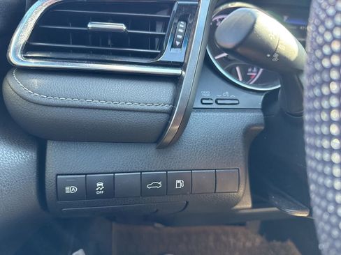 Used 2018 Toyota Camry SE w/ Moonroof Package image 26