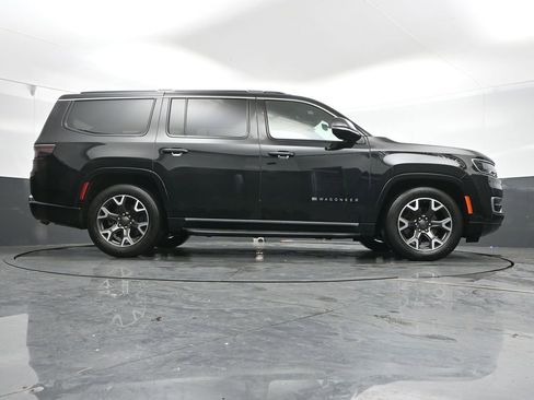Used 2024 Jeep Wagoneer Series III AWD/4WD image 44