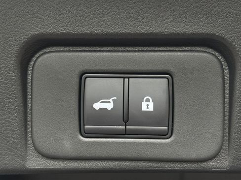 Used 2025 Nissan Rogue SV image 38